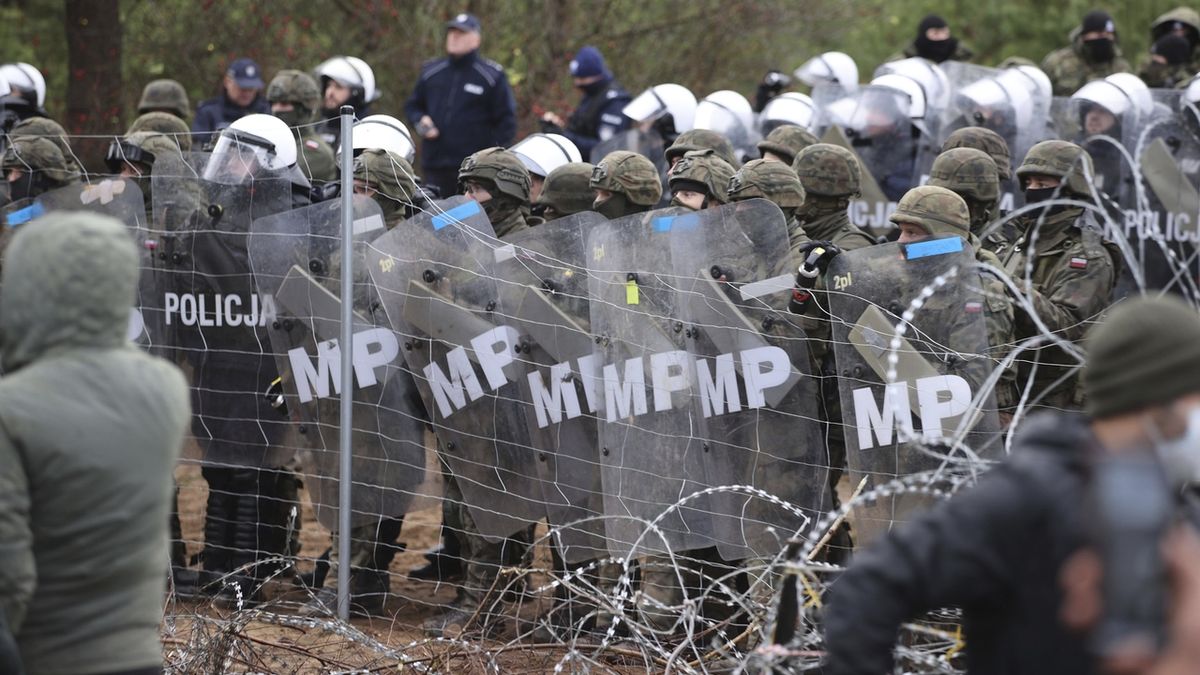 Běloruští vojáci se podle Poláků snažili vytlačit přes hranici desítky migrantů